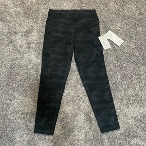 Vuori Elevation Performance Legging - Black Camo